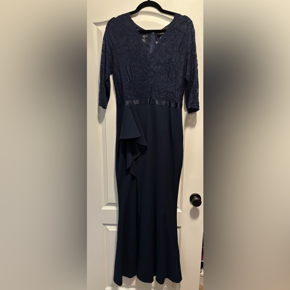 Navy dress, size large, lace sleeves